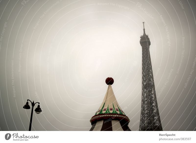 Pariser Morgen (II) Himmel Wolken schlechtes Wetter Frankreich Hauptstadt Bauwerk Dach Sehenswürdigkeit Wahrzeichen Denkmal Tour d'Eiffel ästhetisch dunkel