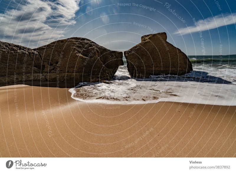 Felsen am Strand von Gale in Portugal Farbfoto Brandung Vale Parra Algarve Erholung entdecken Schwimmen & Baden Wasser Sand Landschaft Sonnenstrahlen Stein