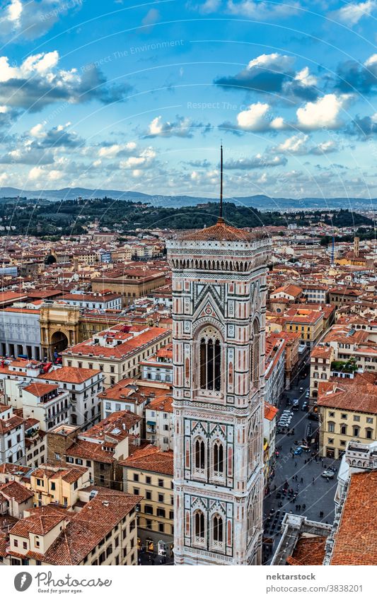 Giottos Glockenturm (Campanile) und die Dächer von Florenz Giottos Kampanile Stadtbild Skyline Dachterrasse Toskana Italien Bell Tower Wahrzeichen Architektur