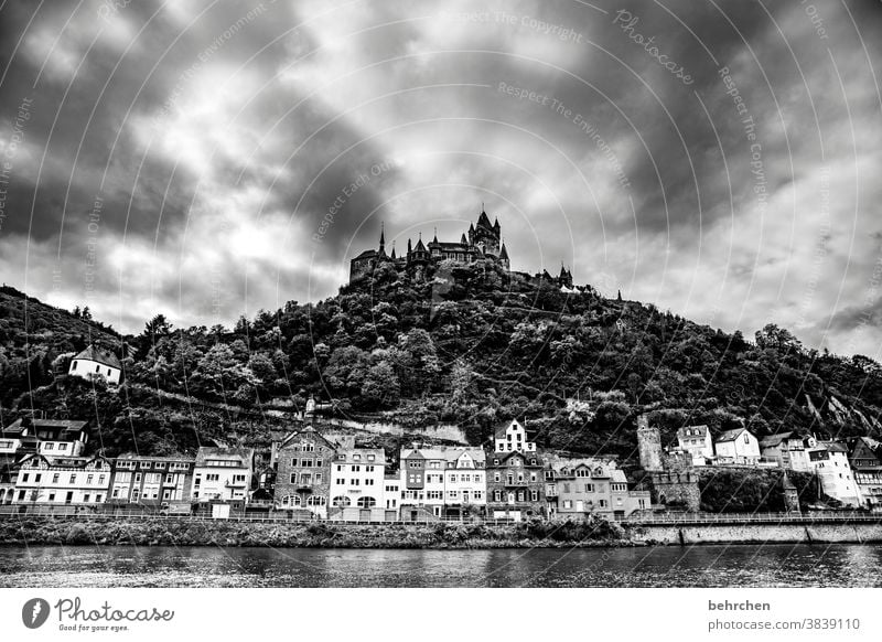 erhaben Wahrzeichen Fassade Häuser Burg oder Schloss reichsburg Ferien & Urlaub & Reisen Wald Stadt Cochem Sehenswürdigkeit Natur Außenaufnahme Umwelt Wolken