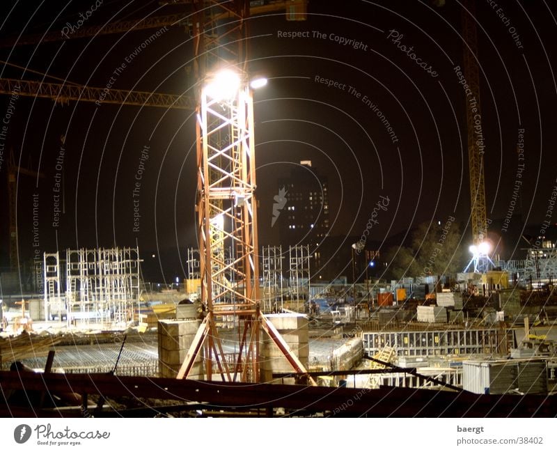 Baustelle Berlin Lehrter Bahnhof bei Nacht Kran Architektur Berlin Hauptbahnhof Eisenbahn