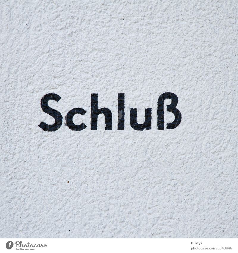 Schluß . Wort, Begriff, Aufforderung, Feststellung, Schrift auf einer verpuzten Fläche Ende Beendigung Forderung alte rechtschreibung Buchstaben Typographie