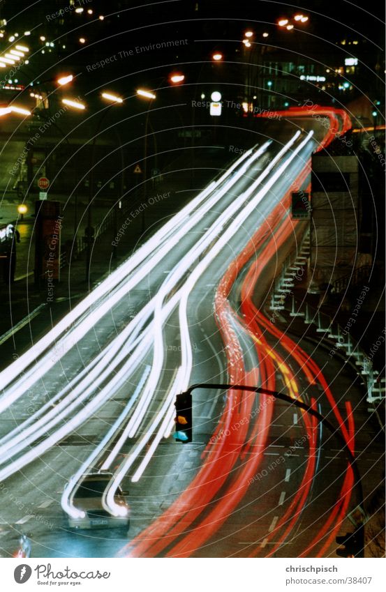 Feierabend Verkehr Nacht Langzeitbelichtung Ampel grün PKW Mischung Straße