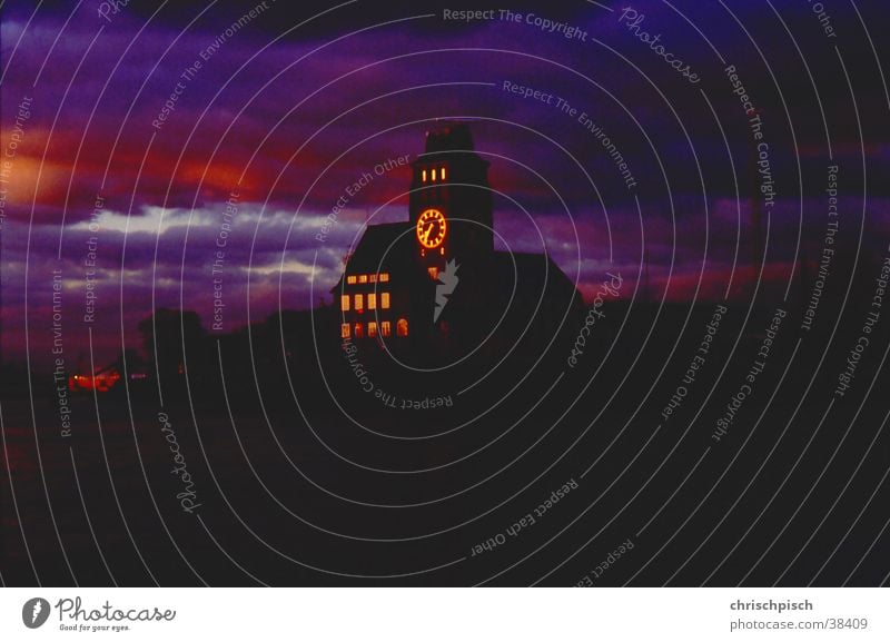 Auch ein Leuchtturm Uhr Turmuhr Architektur Himmel Gewitter bedrohlich