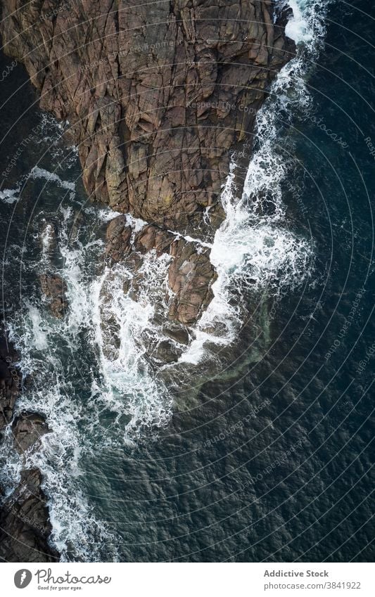 Kulisse der felsigen Küste und des wogenden Meeres Meereslandschaft MEER winken spektakulär stürmisch rau Uferlinie Meeresufer Natur Wasser Stein schäumen marin