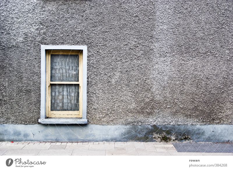 Chapelizod 2 Kleinstadt Stadt Haus Einfamilienhaus Bauwerk Gebäude Architektur Mauer Wand Fassade Fenster alt dunkel gruselig kalt kaputt retro trist