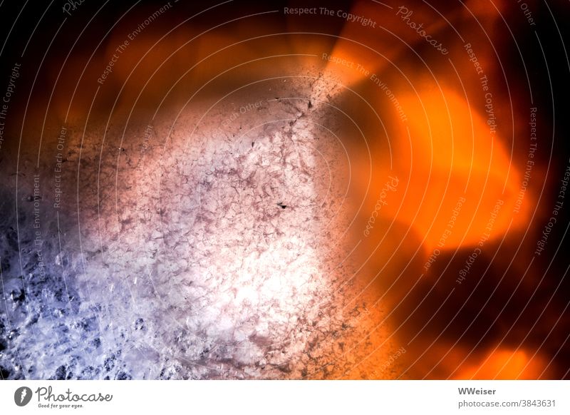 Tief im Herzen des Achats entsteht ein neues Universum Stein Scheibe Licht abstrakt Formen Kristalle leuchten Mineral Kristallisation Quarz Farben strahlend