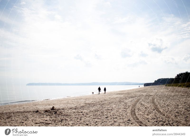 Strandspaziergang Rügen Ostsee Meer Himmel Sand Sandstrand Ruhe Horizont Ferien & Urlaub & Reisen Küste Ferne Mecklenburg-Vorpommern Textfreiraum Tourismus