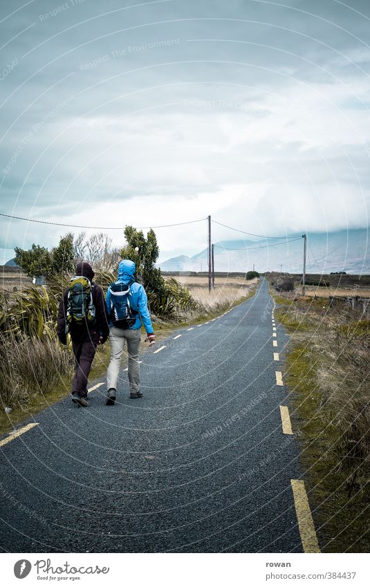 wandern Erholung Ausflug Abenteuer Ferne Freiheit Expedition Camping Berge u. Gebirge Mensch Frau Erwachsene Mann Paar Partner 2 Straße Wege & Pfade gehen