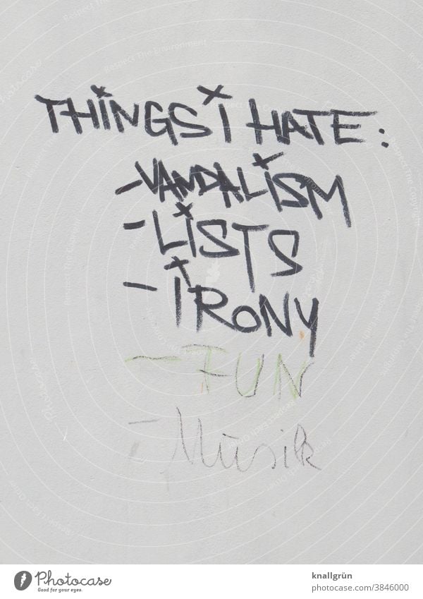 Things I hate Graffiti Mitteilung Text Schriftzeichen Buchstaben Wort Typographie Sprache Letter Lateinisches Alphabet Großbuchstabe Druckschrift Schreibschrift