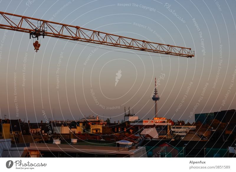 Kunst am Bau | Afterwork Kran Baustelle Industrie bauen Sonnenuntergang Sonnenuntergangshimmel Arbeit & Erwerbstätigkeit Außenaufnahme Architektur