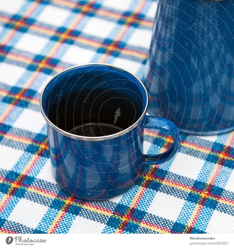 Blech auf Muster Ernährung Kaffeetrinken Picknick Geschirr Tasse Lifestyle Camping Sommer Freundlichkeit blau Ferien & Urlaub & Reisen Pause Kaffeetasse