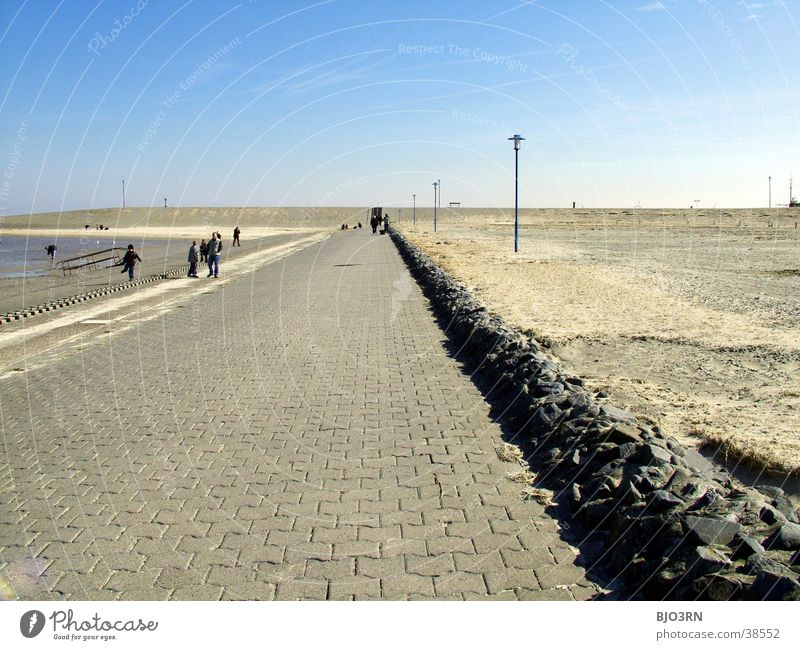 Meer sehn #11 - Horizont 2 Uferpromenade leer trist Lampe Strand Himmel blau Stein Sand Mensch