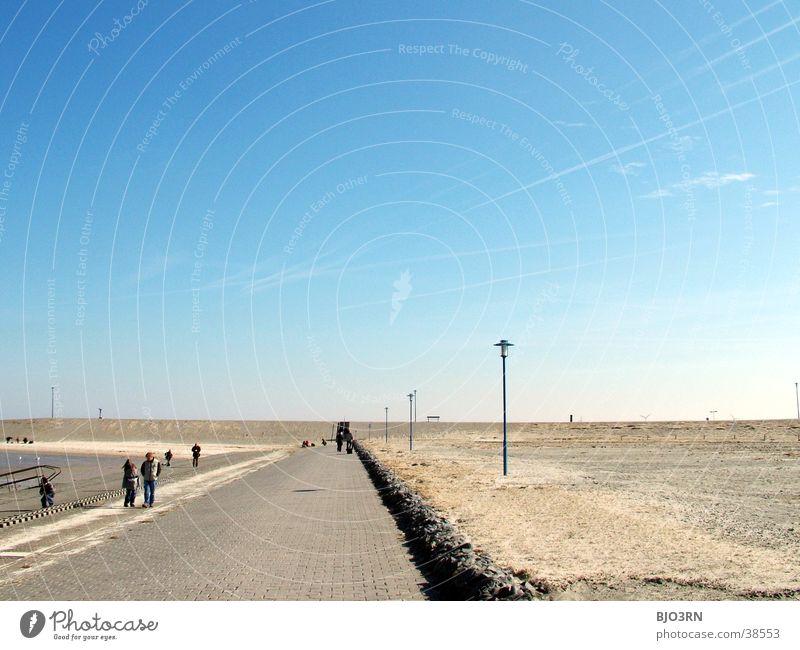 Meer sehn #10 - Horizont 1 Uferpromenade leer trist Lampe Strand Himmel blau Stein Sand Mensch