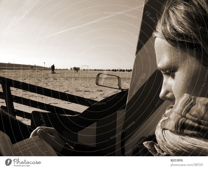 Meer sehn #3 - Seele Baumeln Lassen Strand Frau Buch Strandkorb Schal Pause ruhen lesen Sand Kopf Gesicht Auge Nase Mund Erholung