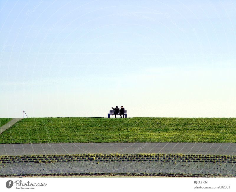 Meer sehn #1 - Deichkönige mit Thron ;-) grün weiß See Strand Ebbe 2 Fernglas Horizont Bank Mensch grasm himmel blau Rasen seedeich schlafdeich Flut Straße