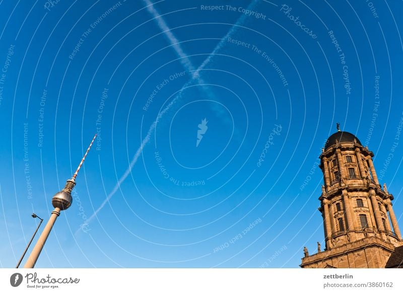 Fernsehturm und Berliner Stadthaus am Molkenmarkt alex alexanderplatz architektur berlin büro city deutschland fernsehturm froschperspektive hauptstadt himmel