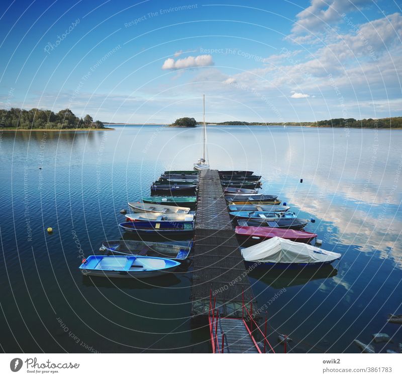 Bootsstegabend Anlegestelle Hafen Segelboot Jacht Sportboot Binnenschifffahrt Schifffahrt See Insel Bucht Seeufer Schönes Wetter Horizont Wolken Himmel Wasser