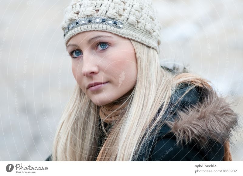 wunderschöne junge frau im winter, herbst, kalt, kälte Frau Junge Frau beauty schönheit elegant stil mode modern Haare & Frisuren Mensch feminin Jugendliche