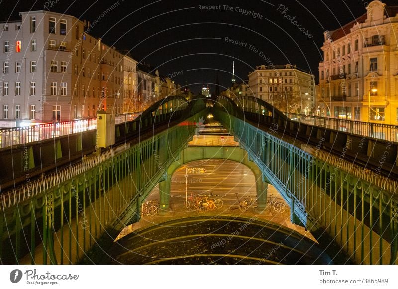 die Hochbahn in der Schönhauser Allee bei Nacht Prenzlauer Berg UBahn U2 night Stadt Stadtzentrum Außenaufnahme Hauptstadt Altstadt Berlin Menschenleer Farbfoto