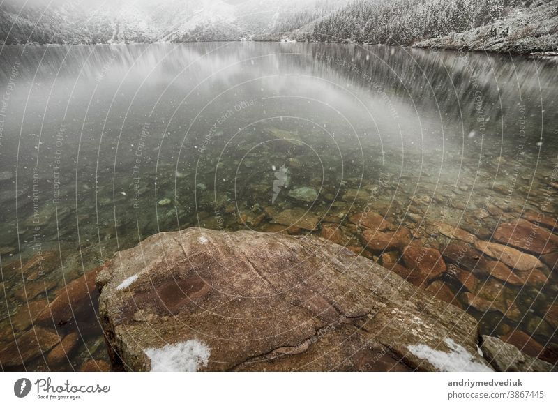 Bergsee im Winter. Morske Oko. Polen Alberta Alpen Österreich Hintergrund Banff Bayern bayerisch schön blau Krater Wald Deutschland See Land Landschaft