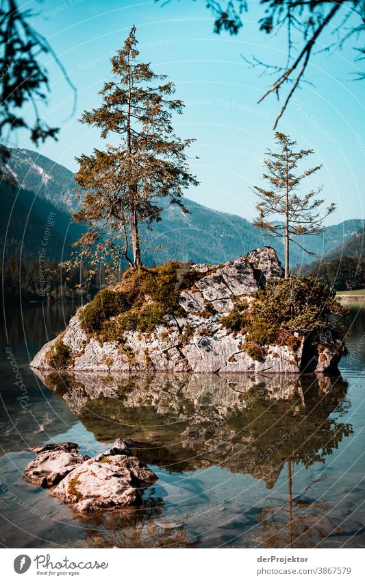 Felseninsel am Hintersee in Berchtesgardener Land Sonnenaufgang - Morgendämmerung Naturerlebnis Naturwunder Naturschutz Ferien & Urlaub & Reisen Tourismus