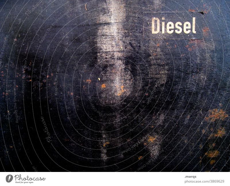 Diesel Benzin Rohstoffe & Kraftstoffe tanken Tankstelle Energiewirtschaft Umwelt Mobilität Metall Schriftzeichen teuer Rost Wandel & Veränderung Nahaufnahme