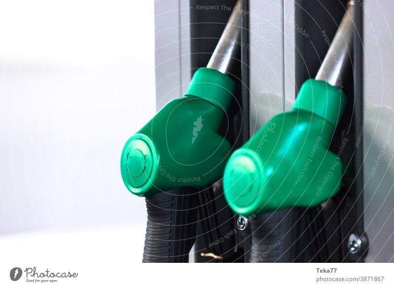 Tankstelle klopft Hintergrundunschärfe senkrecht ab Tankstellenhähne Tankstellenhahn benzin Brennstoff Erdöl Verkehr Transport Motor Boxenstopp PKW Lastwagen