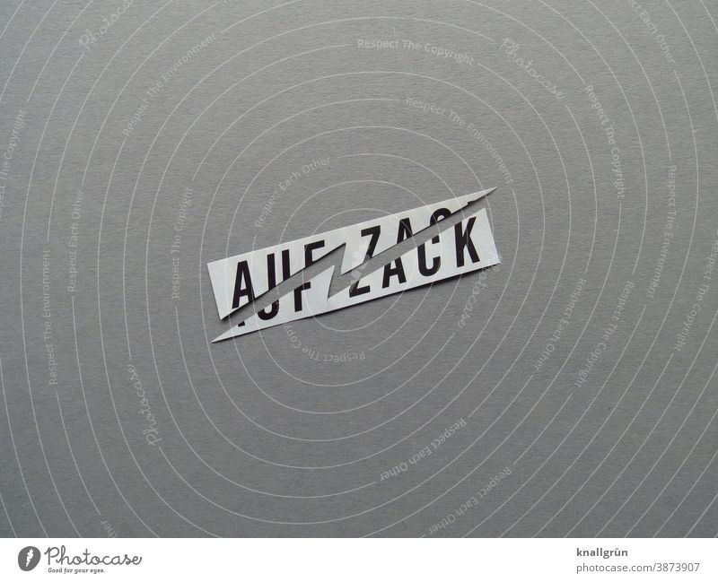 Auf zack gezackt eckig auf zack Dynamik Dynamisch Buchstaben Wort Satz Letter Typographie Lateinisches Alphabet Text Sprache Schriftzeichen Textfreiraum