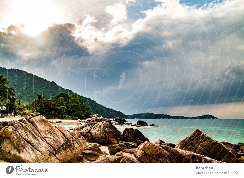 es werde licht Gegenlicht Sonnenlicht Licht Außenaufnahme Farbfoto genießen Fernweh träumen Trauminsel perhentian besar Malaysia Asien fantastisch exotisch