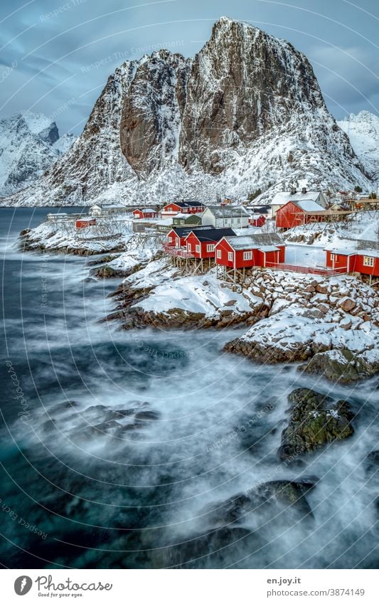 Winter auf den Lofoten Hamnøy Skandinavien Ferien & Urlaub & Reisen Felsen Reine Norwegen Rorbuer Tourismus Fischerhütte Fjord Hütte Ferienhaus Berge u. Gebirge