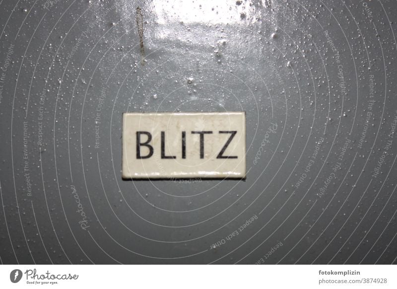 Blitz BLITZ Blitzlichtaufnahme blitzen Blitze Schriftzug Gewitter Typo Typografie schrift Druckschrift Versalien geschrieben Großbuchstaben typografie Wort Text