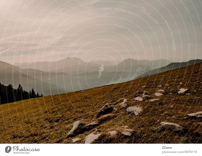 Berglandschaft in den bayerischen Alpen schliersee spitzing wandern herbstfarben outtdoor ausflug bewegung wandertour Berge u. Gebirge alpen bayern himmel blau