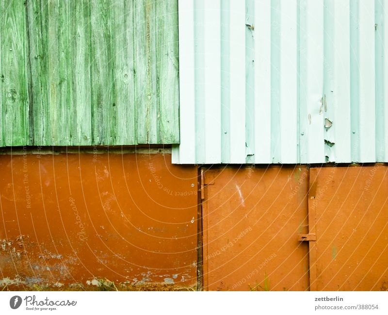 Vier Textfreiräume Ferien & Urlaub & Reisen Fahrradtour Häusliches Leben Natur Dorf Kleinstadt Haus Hütte Bauwerk Gebäude Architektur Mauer Wand Fassade Holz