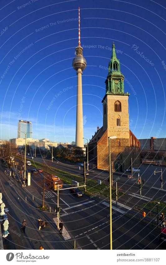 Fernsehturm und Marienkirche alex alexanderplatz architektur berlin büro city deutschland fernsehturm froschperspektive hauptstadt haus himmel hochhaus