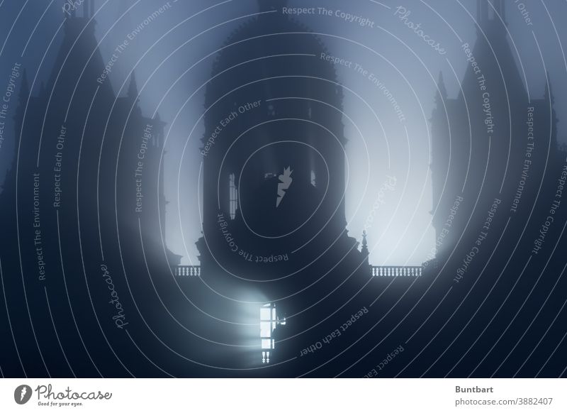 Silhouette des Schweriner Schlosses im Morgennebel Burg oder Schloss Architektur Gebäude Außenaufnahme historisch alt Sehenswürdigkeit Bauwerk Menschenleer