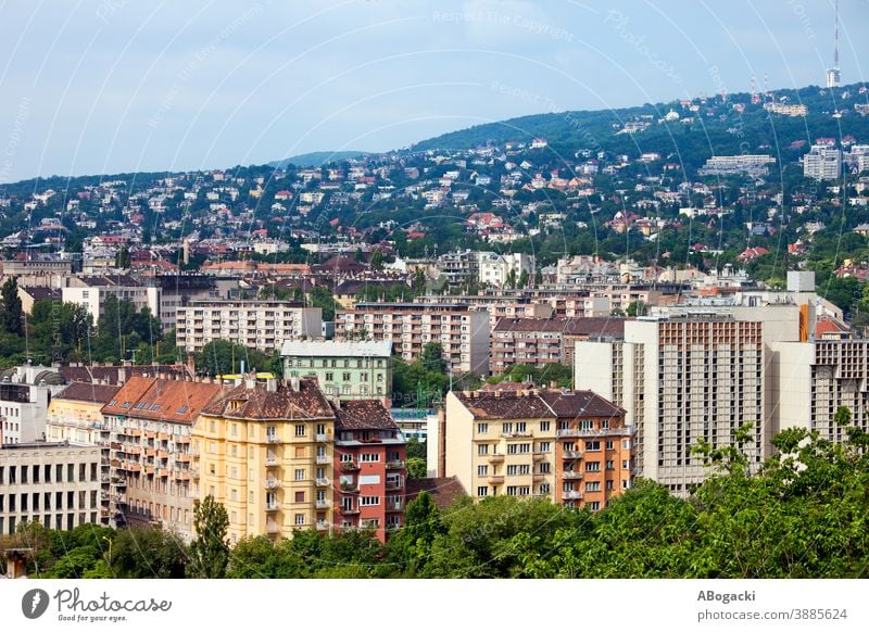 Budapester Stadtbild, Budaer Seite der Stadt, Wohnviertel, Wohnblocks, Eigentumswohnungen, Apartments, Häuser. Ungarn Großstadt Haus Mietshaus Gebäude