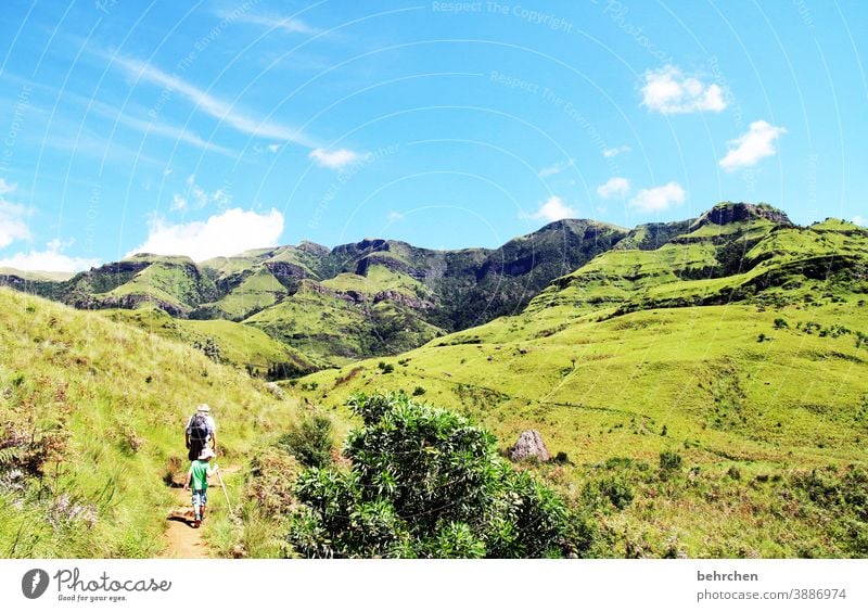 wanderlust Ferien & Urlaub & Reisen Tourismus Abenteuer Ausflug Ferne Landschaft Himmel Vater Eltern Junge Mann Freiheit Natur Hügel Kindheit