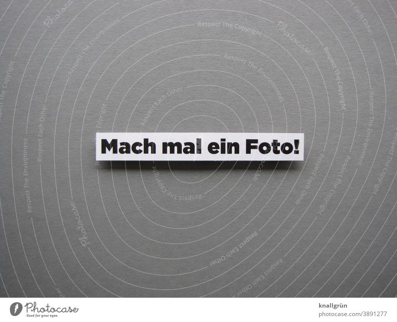 Mach mal ein Foto! Fotografieren analog digital Freizeit & Hobby Fotokamera Erwartung spass Aufforderung Bitte Idee Kreativität Buchstaben Wort Satz Letter