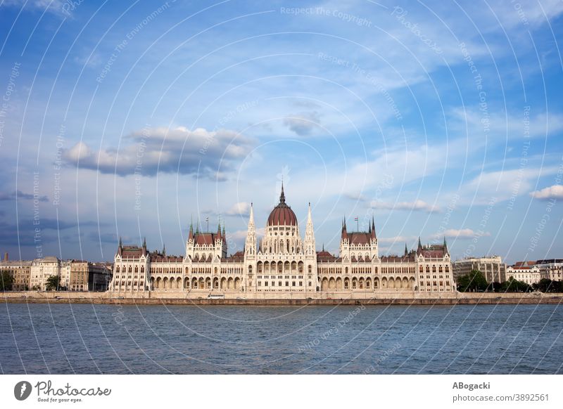 Ungarisches Parlamentsgebäude in Budapest architektonisch Architektur Anziehungskraft Gebäude Großstadt Donau Europa Außenseite Fassade Erbe historisch Ungarn