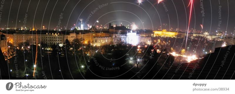 Happy new Wien Nacht Silvester u. Neujahr Dach Langzeitbelichtung Panorama (Aussicht) Österreich Europa Feuerwerk Rathausplatz groß Panorama (Bildformat)