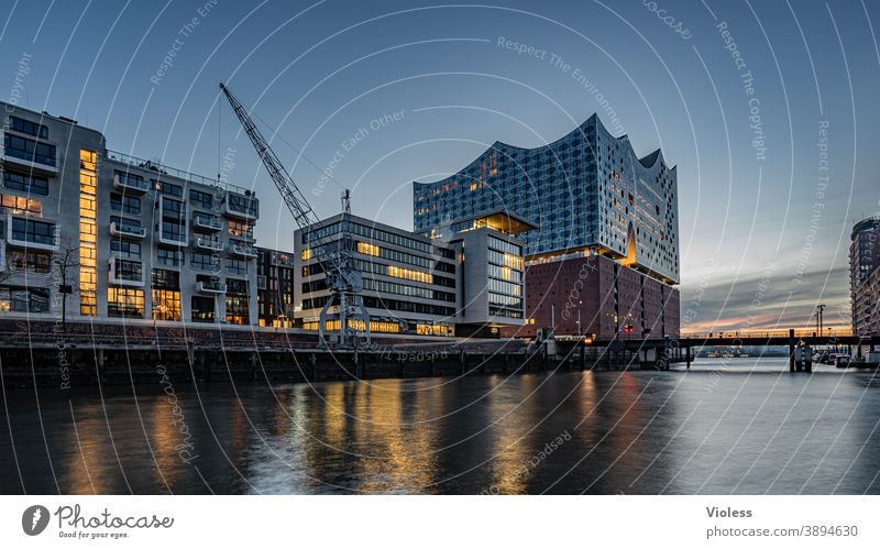 Wenn es dunkel wird in Hamburg II Hafen Elbphilharmonie Michel maritim Sonnenuntergang Dunkel Reflexion & Spiegelung Langzeitbelichtung Wahrzeichen