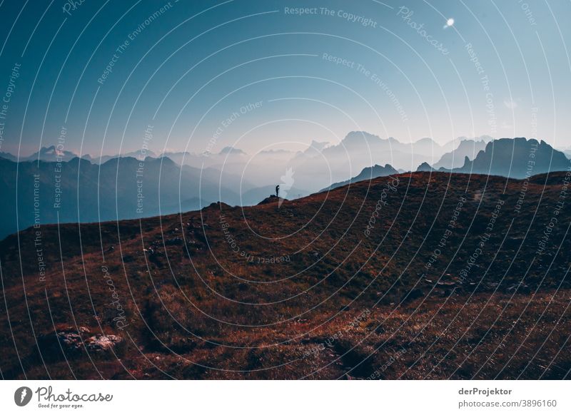 Sonnenaufgang in den Dolomiten mit Blick auf die Berge VI Naturerlebnis Tourismus Panorama (Aussicht) Starke Tiefenschärfe Totale Sonnenstrahlen