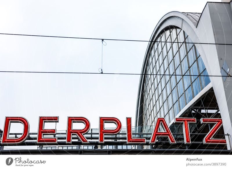 Ein Platz für Alexander Alexanderplatz Berlin Architektur SBahn Bahnhof berlin Hauptstadt Berlin-Mitte Stadtzentrum Tourismus Farbfoto Menschenleer Deutschland