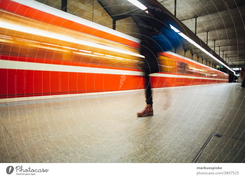 U-Bahn Straßenbahn U-Bahn Mobilität Rolltreppe Verkehr Fürth Bayern Deutschland u-bahn Tube unterirdisch Nahverkehr Öffentlicher Nahverkehr Pendeln Bewegung