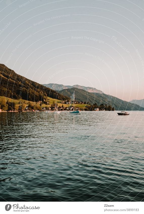 Attersee in Österreich attersee Natur Abenddämmerung Landschaft idylle österreich seeufer Außenaufnahme segelboote wärme sonne sonnenlicht Berge u. Gebirge