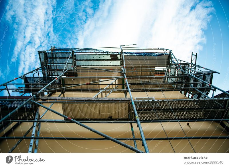 Baugerüst Außenfassade Haus Neubau Baustelle Hausbau Fassade Dämmung fassadendämmung hausdämmung Gerüst Gerüstbauer