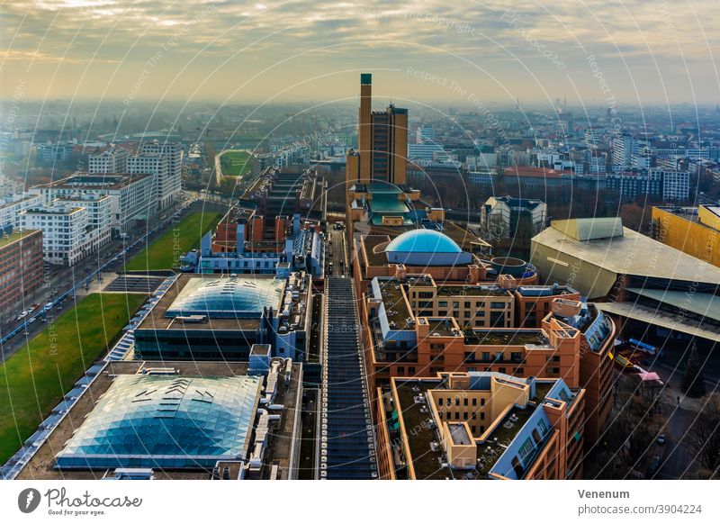 Berlin, Deutschland, 1. Dezember 2018, über den Dächern von Berlin, Panoramablick Haus Häuser Miete Appartement Mietwohnungen Gebäude flach Appartements Leben