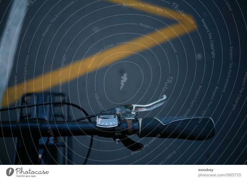 Nahaufnahme der Lenkstange eines Fahrrads Verkehr Fahrradfahren Verkehrsmittel Farbfoto Bewegung aktiv Sport Radfahren Mitfahrgelegenheit Lifestyle Vorderseite