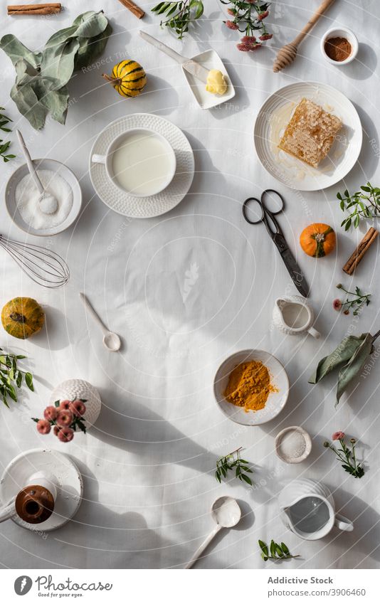 Set mit verschiedenen Zutaten für das Frühstück warm melken Liebling lecker Morgen Lebensmittel gesunde Ernährung natürlich Layout Schalen & Schüsseln Zucker